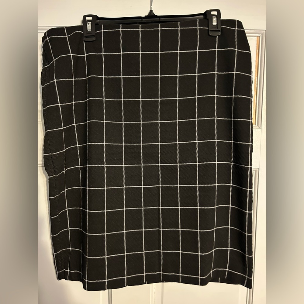 ZAC AND RACHEL Black & white checkered skirt